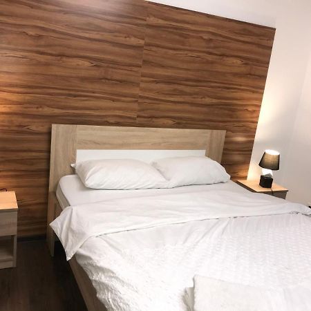 Naberezhna 10, Central Lutsk Daire Dış mekan fotoğraf